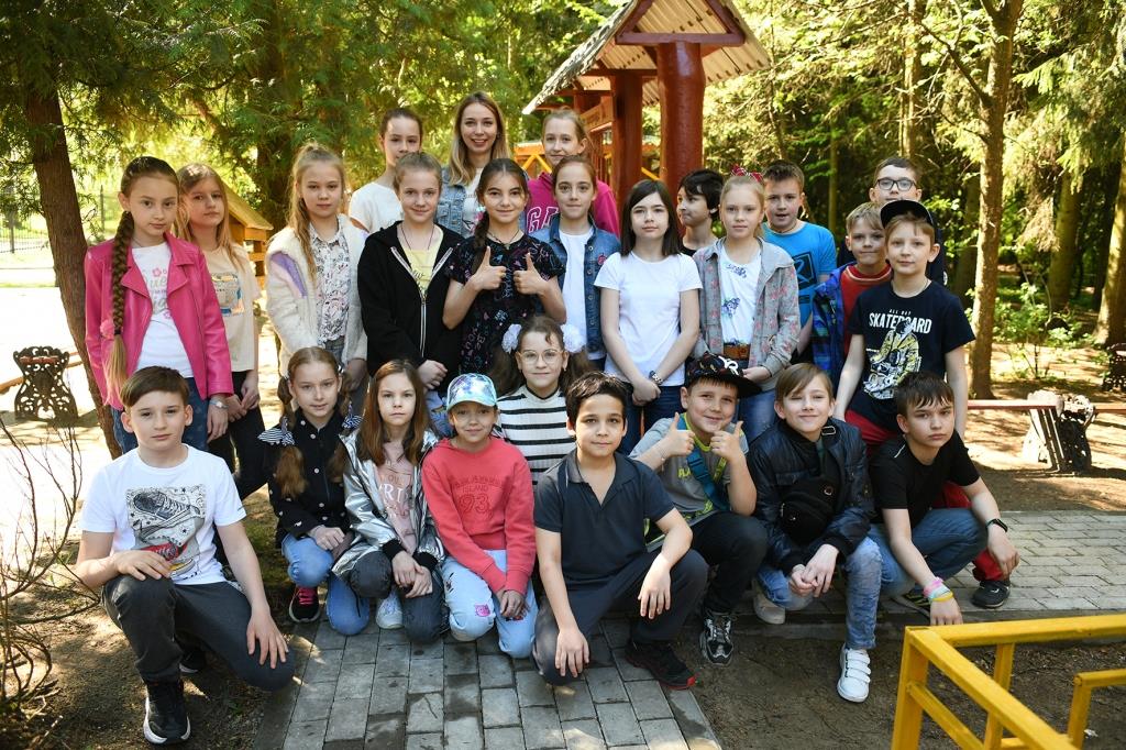 Школьники столицы встретили лето в Кузьминках - фото 1