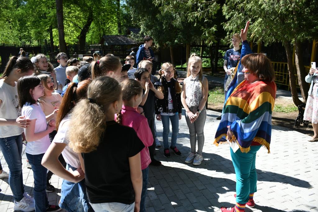 Школьники столицы встретили лето в Кузьминках - фото 4