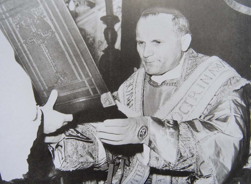 Папа Римский, гуманист, подпольщик, поэт , антикоомунист Иоанн-Павел II - фото 10