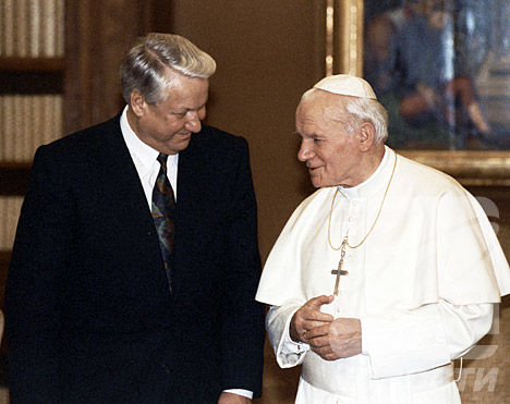Папа Римский, гуманист, подпольщик, поэт , антикоомунист Иоанн-Павел II - фото 11