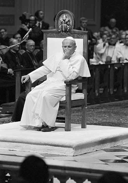 Папа Римский, гуманист, подпольщик, поэт , антикоомунист Иоанн-Павел II - фото 12