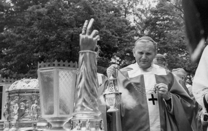 Папа Римский, гуманист, подпольщик, поэт , антикоомунист Иоанн-Павел II - фото 5