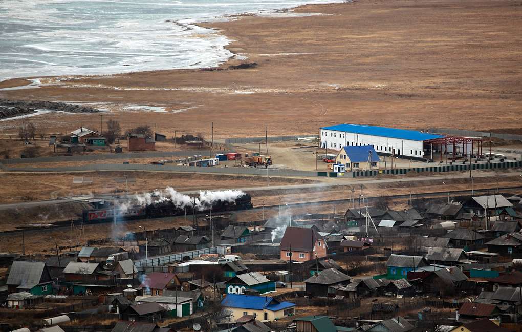 Иркутский губернатор попросил проверить разрешение экологов строить завод на Байкале - фото 1