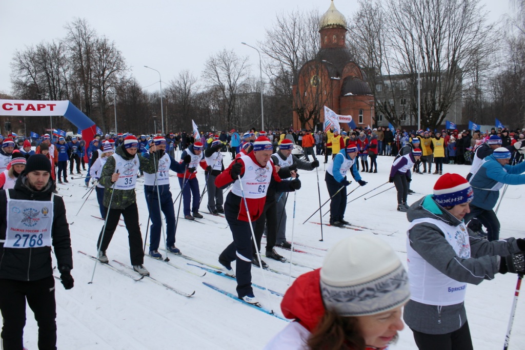 Начальник управления лесами Брянской области  принял участие в XXXVII открытой Всероссийской массовой лыжной гонке «Лыжня России-2019»    - фото 1