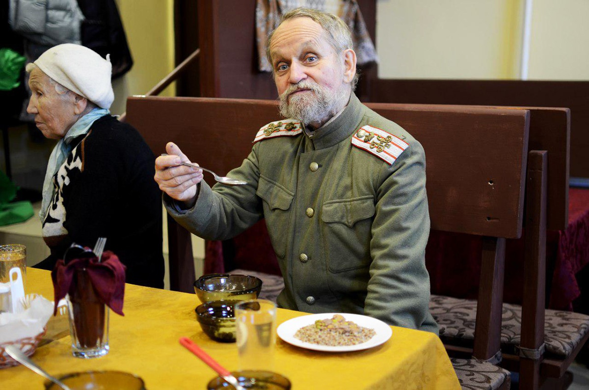 В Петербурге открылось кафе с бесплатными обедами для пожилых людей - фото 3