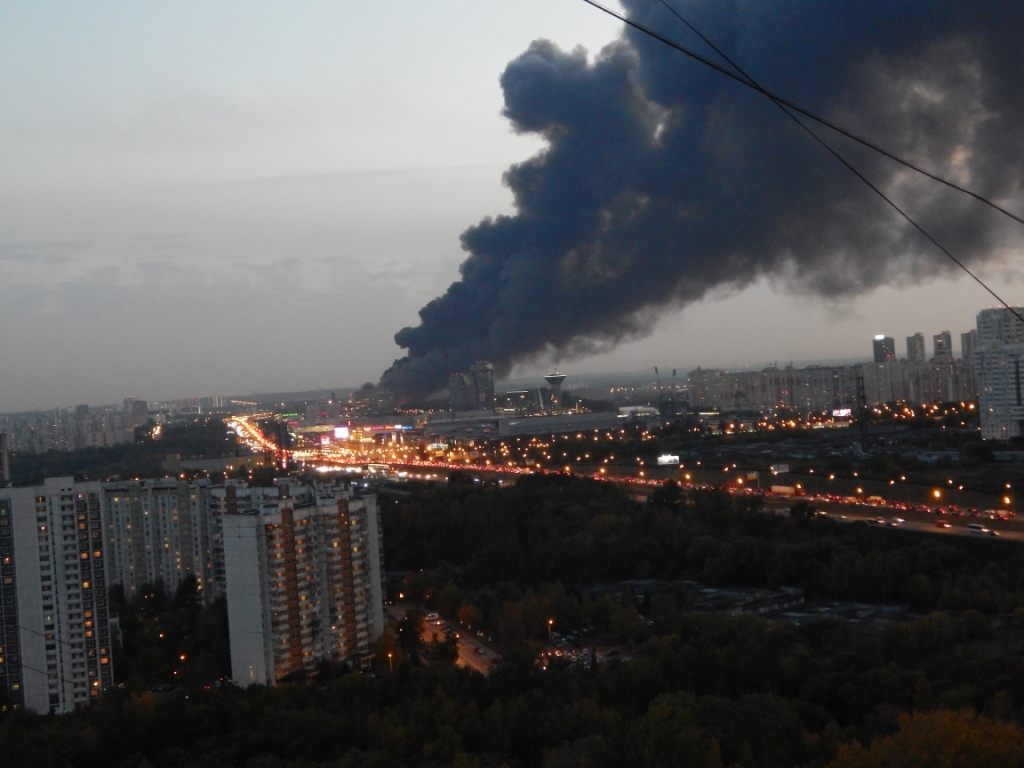 «Гринпис России»: последствия пожара в торговом комплексе «Синдика» могут быть «нехорошие» - фото 1