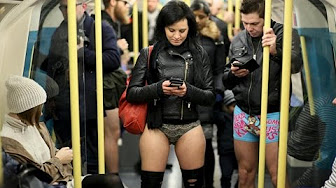 Америка проехалась в метро без штанов - фото 1