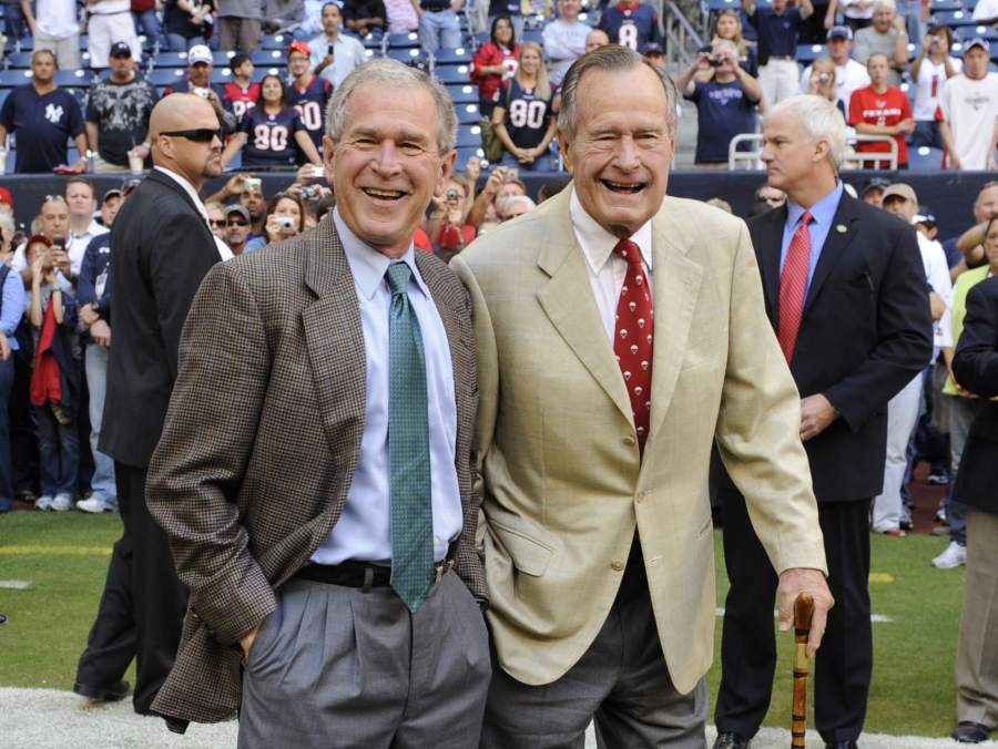 Не стало настоящего янки Джорджа Буша старшего - фото 20
