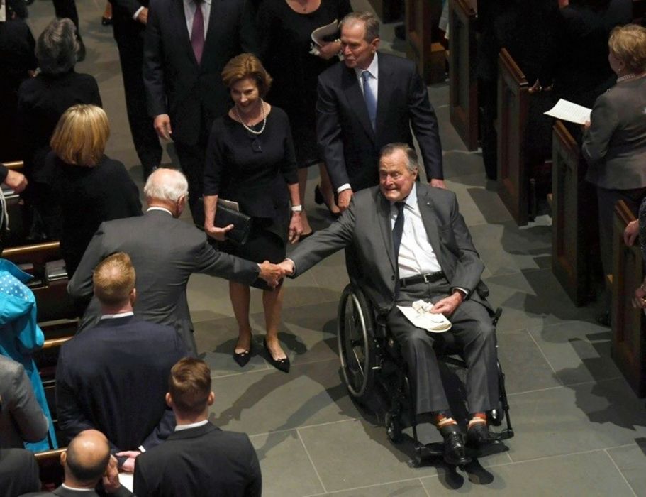 Не стало настоящего янки Джорджа Буша старшего - фото 23