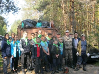Волонтеры и юные лесоводы провели уборку  в придорожных лесах Тверской области - фото 1